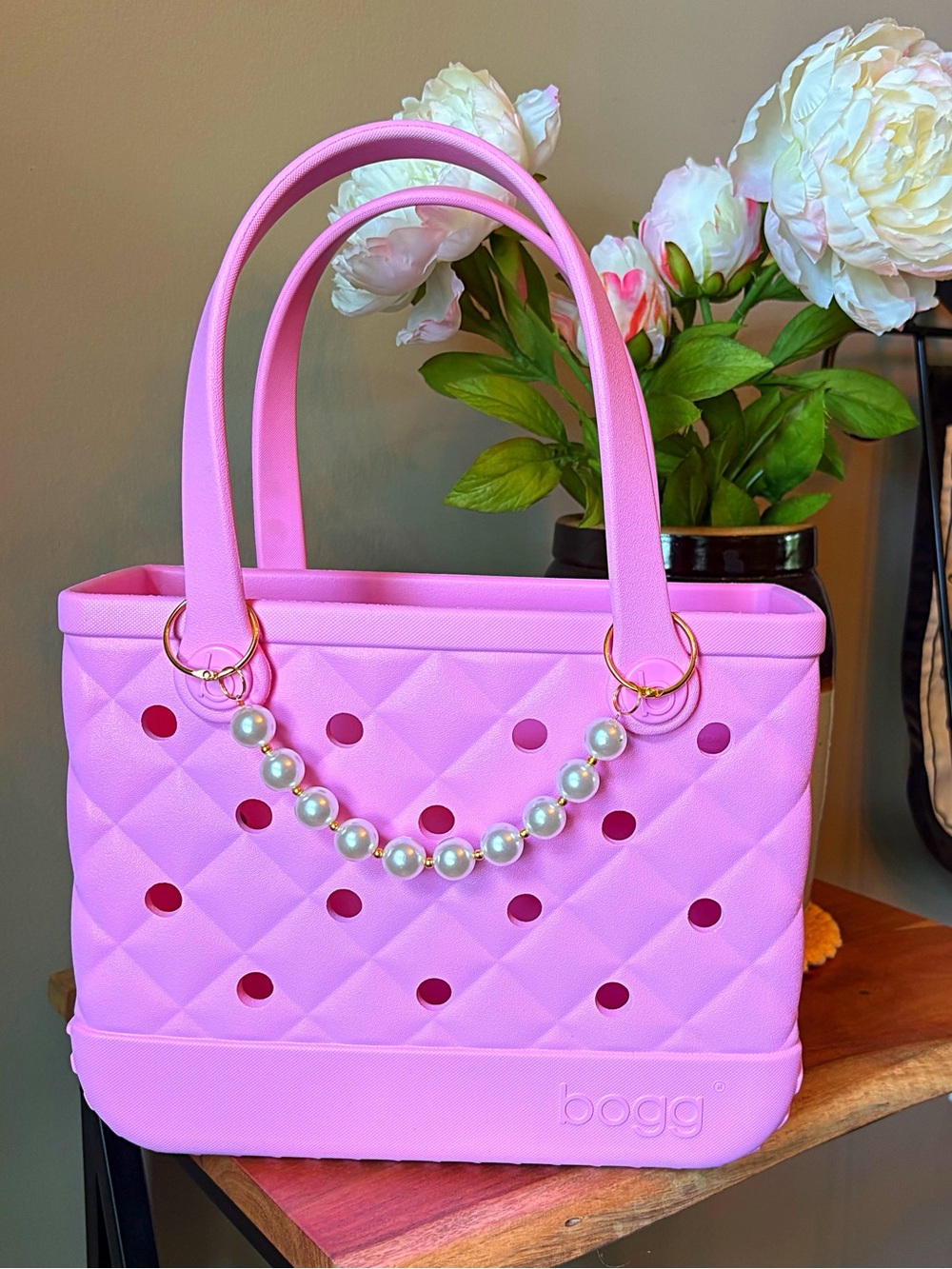 ♥️💖 Bogg Quilted Pink Taffy Bitty & Large Pearl Bag Chain Charm Bougie Bogg NWT - Picture 7 of 17